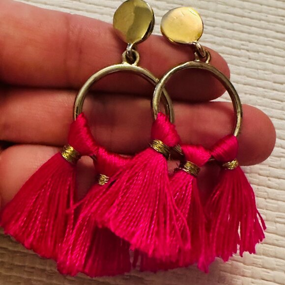 Unsigned Bauble Bar Gold Tone and Fuschia Tassel Hoop Earrings - Picture 1 of 2